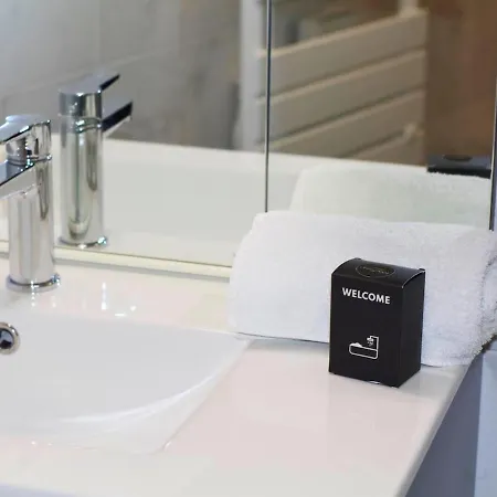 - 100m De La - Parking - Piscine Appartement