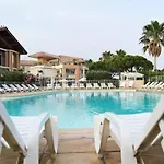 - 100m De La - Parking - Piscine Apartamento *