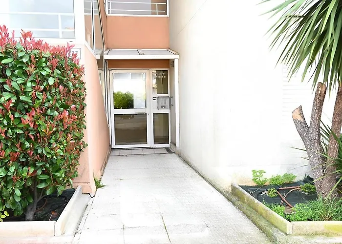 - 100m De La - Parking - Piscine Apartment *