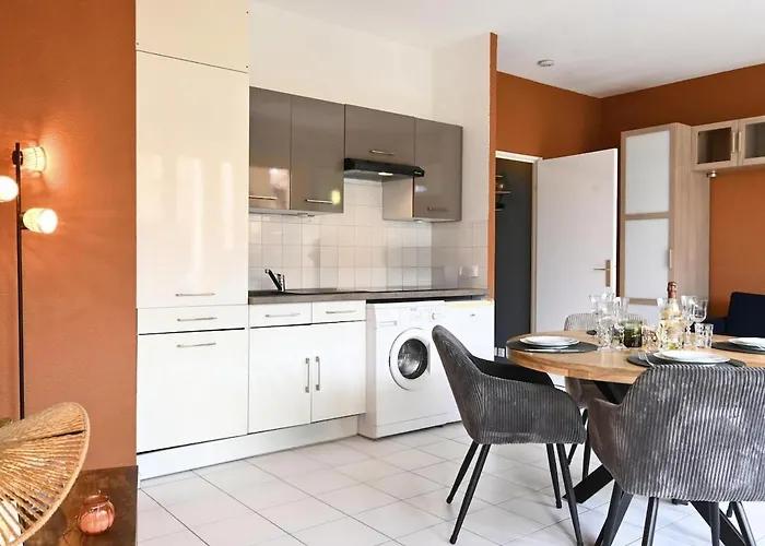 Apartment - 100m De La - Parking - Piscine *